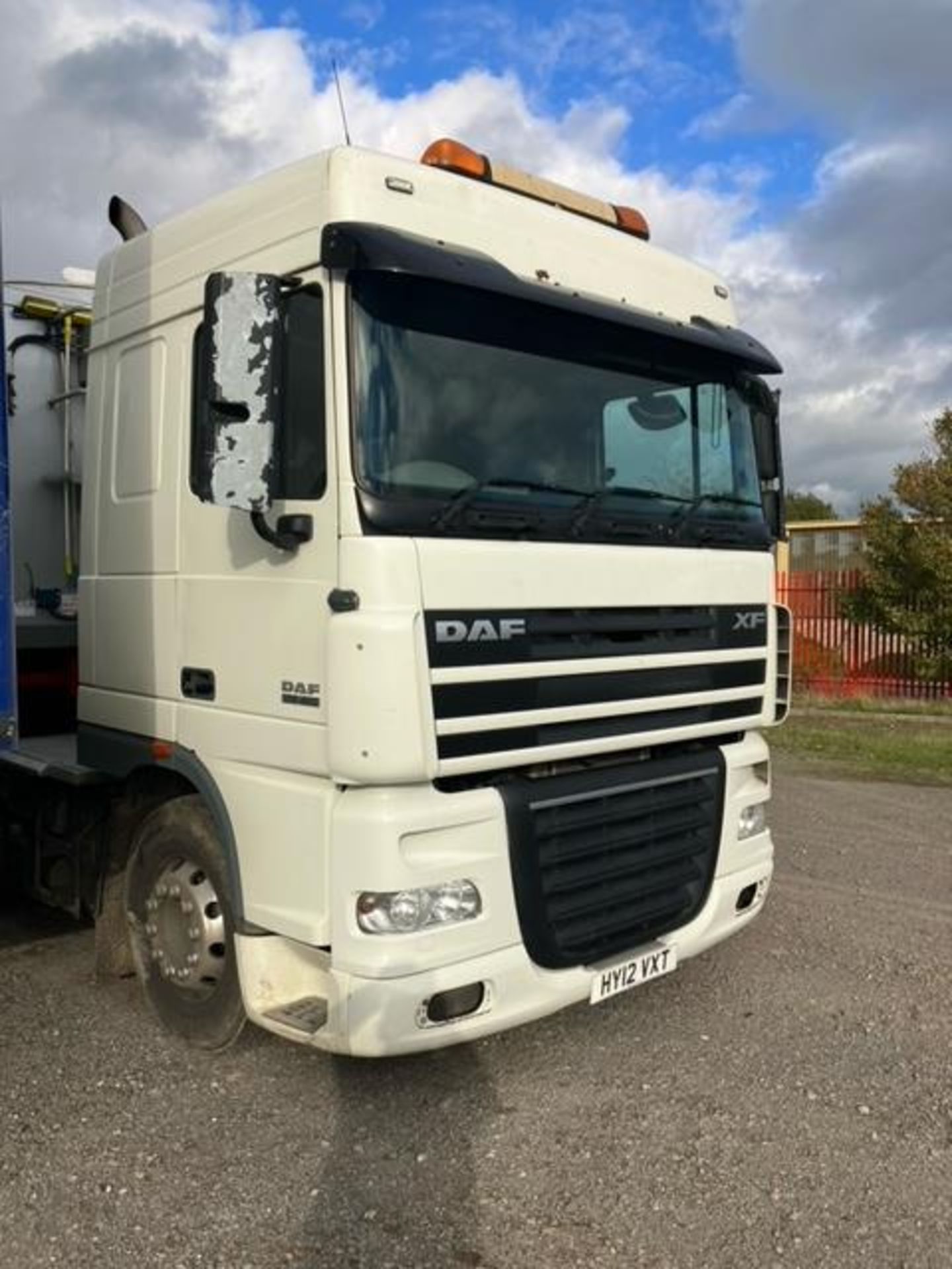 DAF FTP XF105.460 SPV 6 x 2 mid lift tractor unit Registration: HY12 VXT Recorded mileage: 586, - Image 2 of 8
