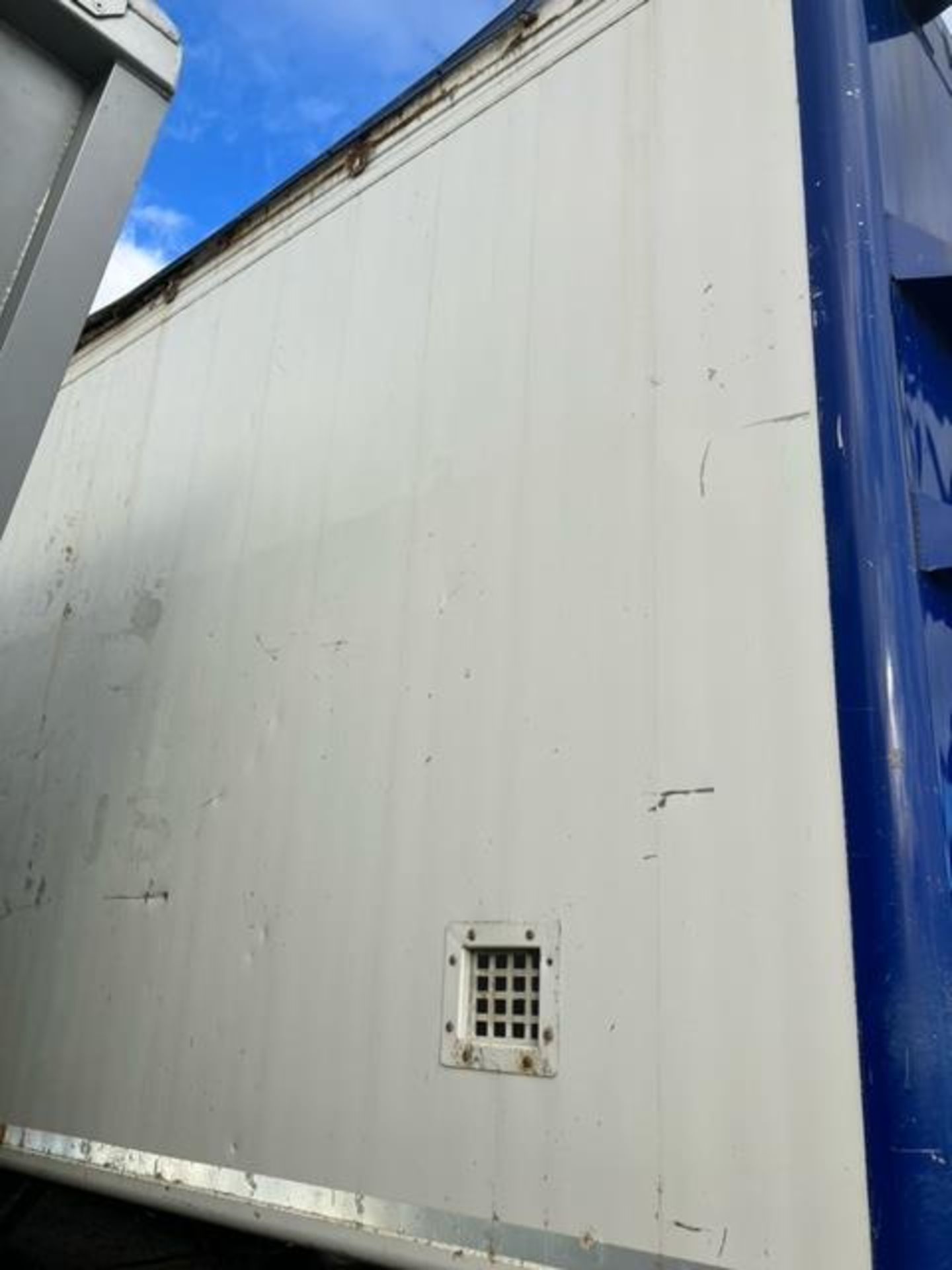 BMI Trailers tri-axle walking floor trailer, barn doors (2012) Mark: C340978 ID: SA9WAG125CG176002 - Image 6 of 9