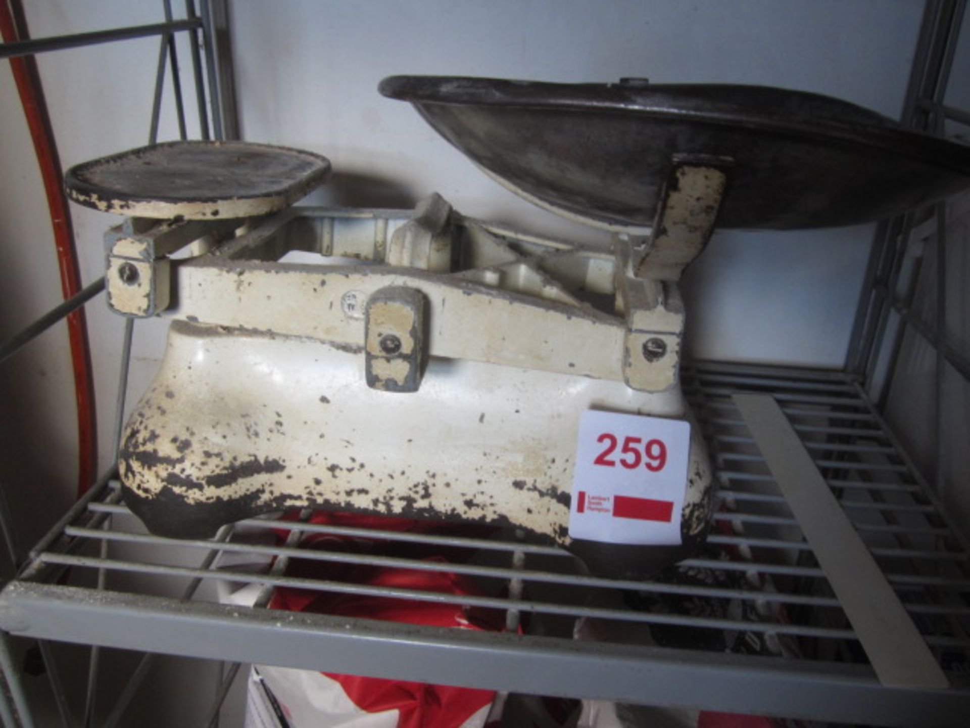 Bench top weighing scales **Located: Puddy Mark Café, High Street, Street, Somerset, BA16 0EW** - Image 2 of 2