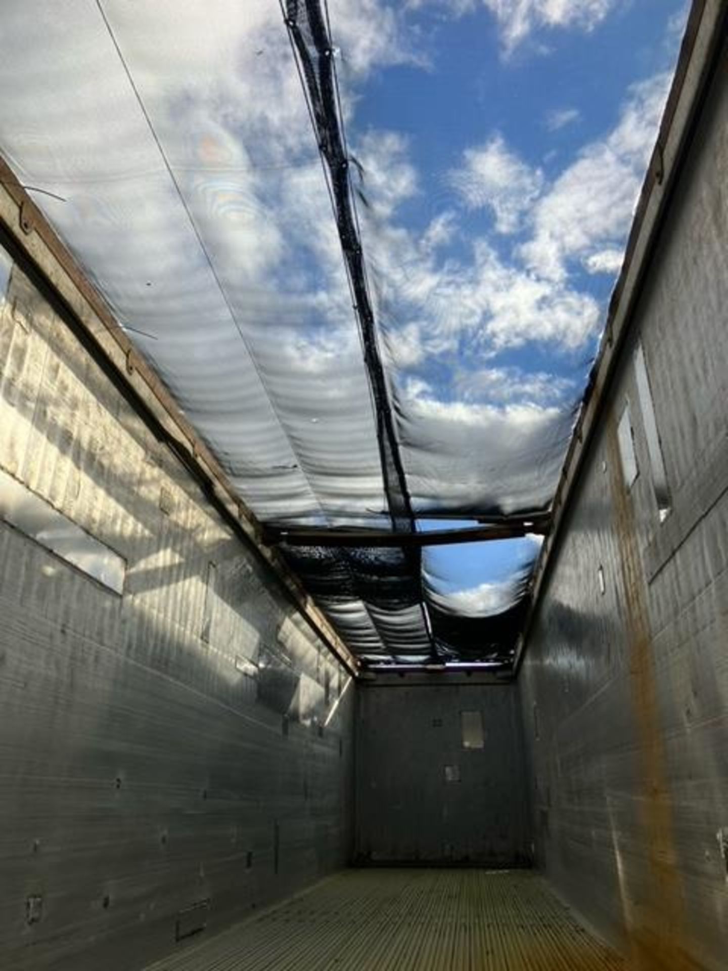 BMI Trailers tri-axle walking floor trailer, barn doors (2012) Mark: C340978 ID: SA9WAG125CG176002 - Image 9 of 9