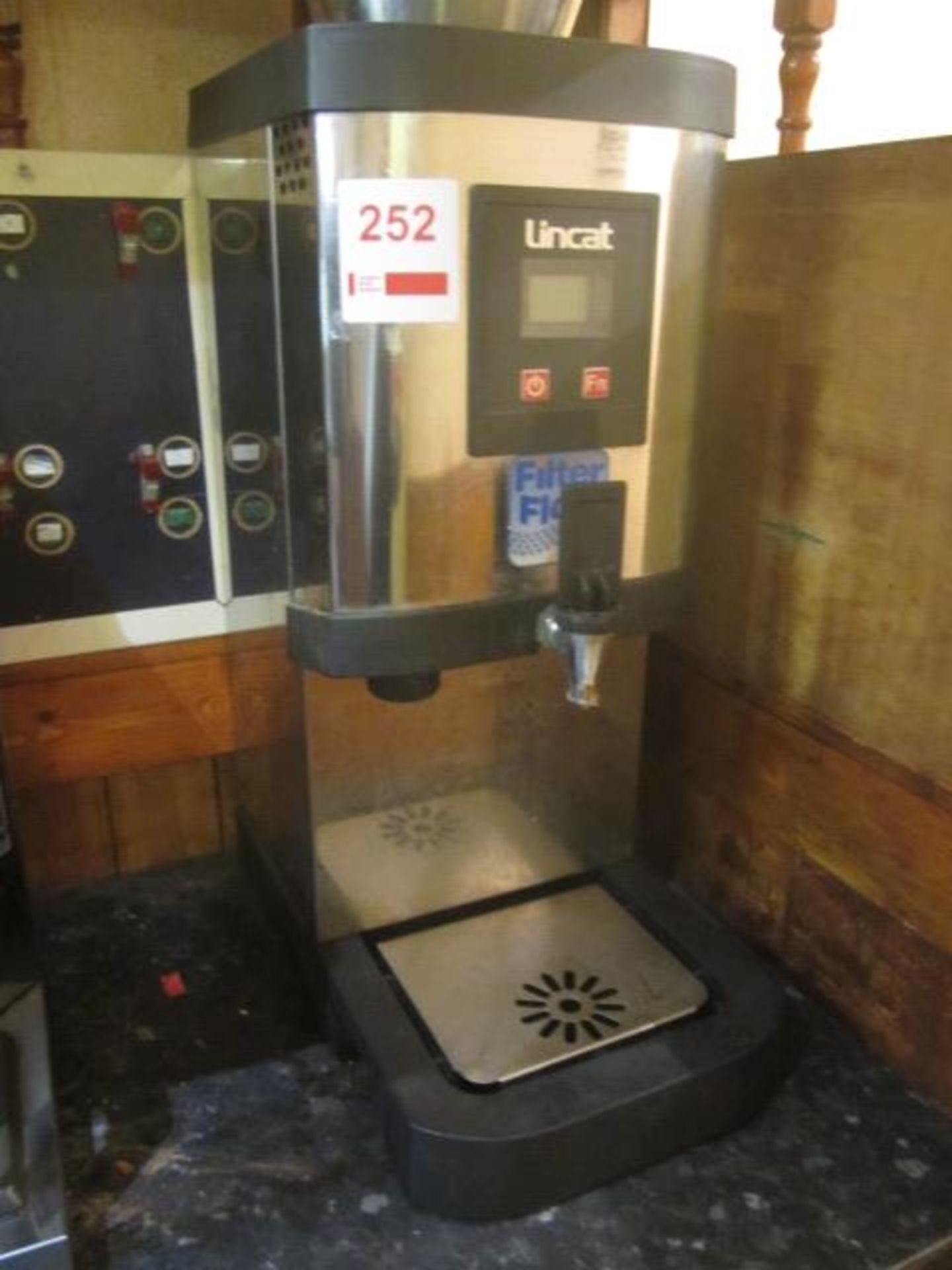 Lincat hot water dispenser **Located: Puddy Mark Café, High Street, Street, Somerset, BA16 0EW** - Image 3 of 3