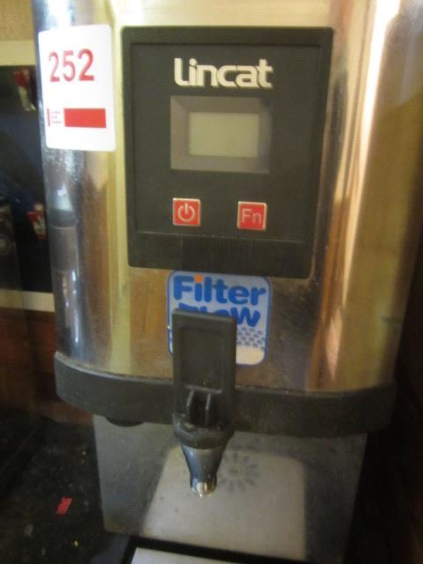 Lincat hot water dispenser **Located: Puddy Mark Café, High Street, Street, Somerset, BA16 0EW** - Image 2 of 3