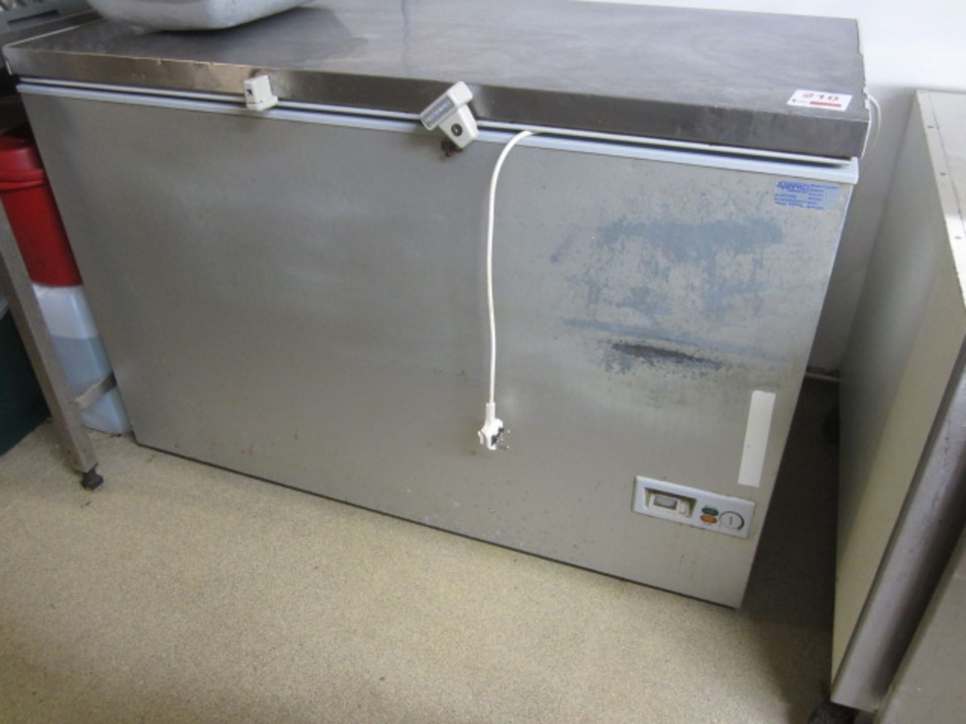 Chest freezer, 600mm x 1270mm x 850mm **Located: Puddy Mark Café, High Street, Street, Somerset, - Image 2 of 3