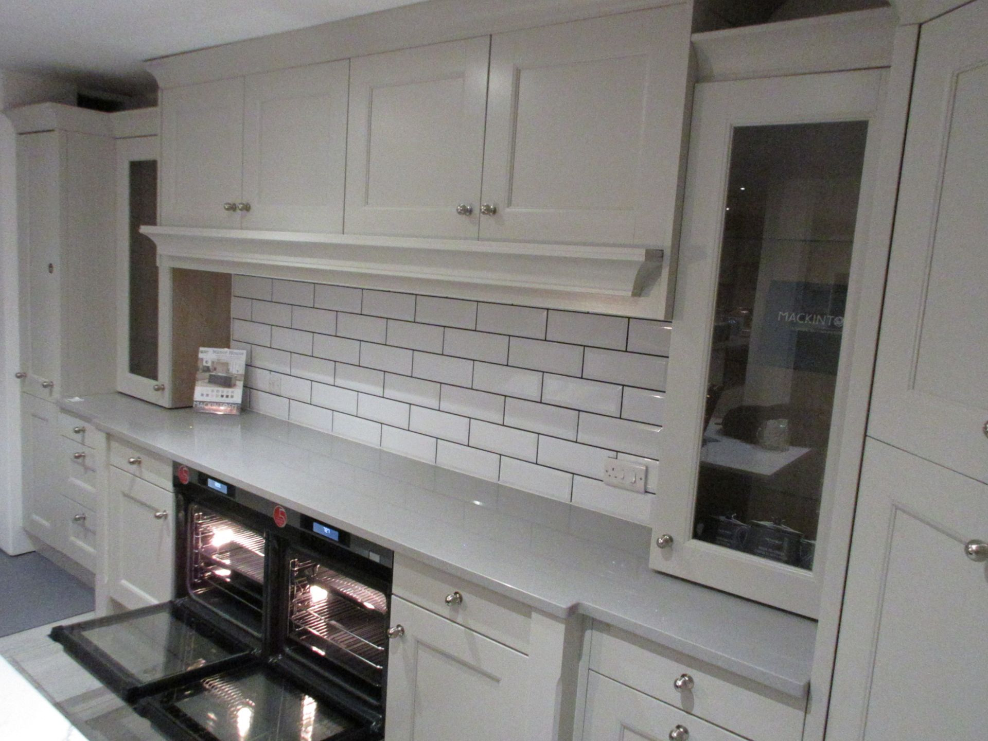 Mackintosh Manor House showroom display kitchen comprising of: - 2 x AEG ovens, type 71BLF05AG, - Image 3 of 29