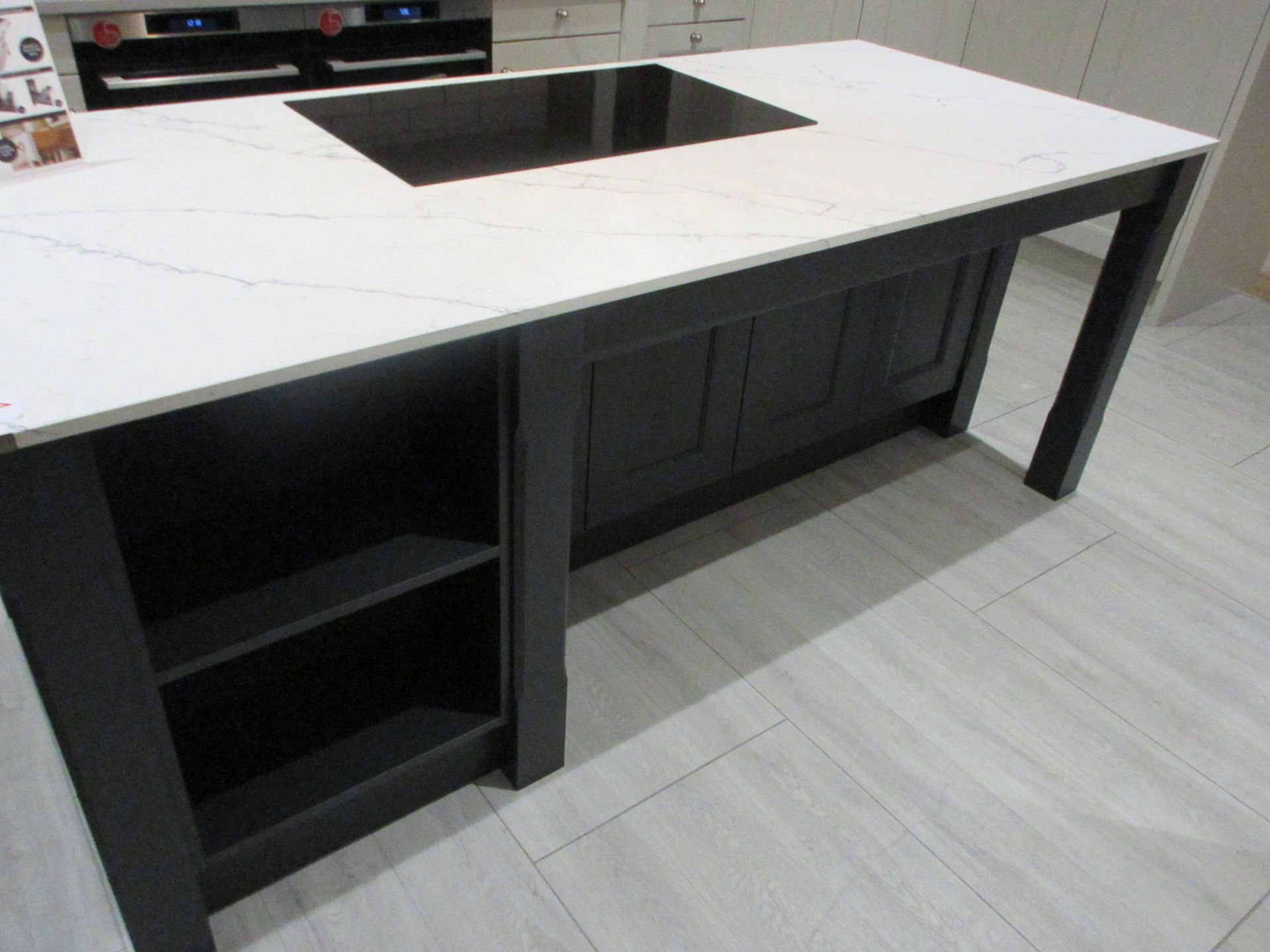 Mackintosh Manor House showroom display kitchen island/breakfast bar comprising of: - 1 x Caple - Image 8 of 9