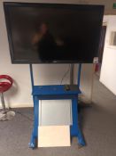 LG 47LK530T 47" TV on stand