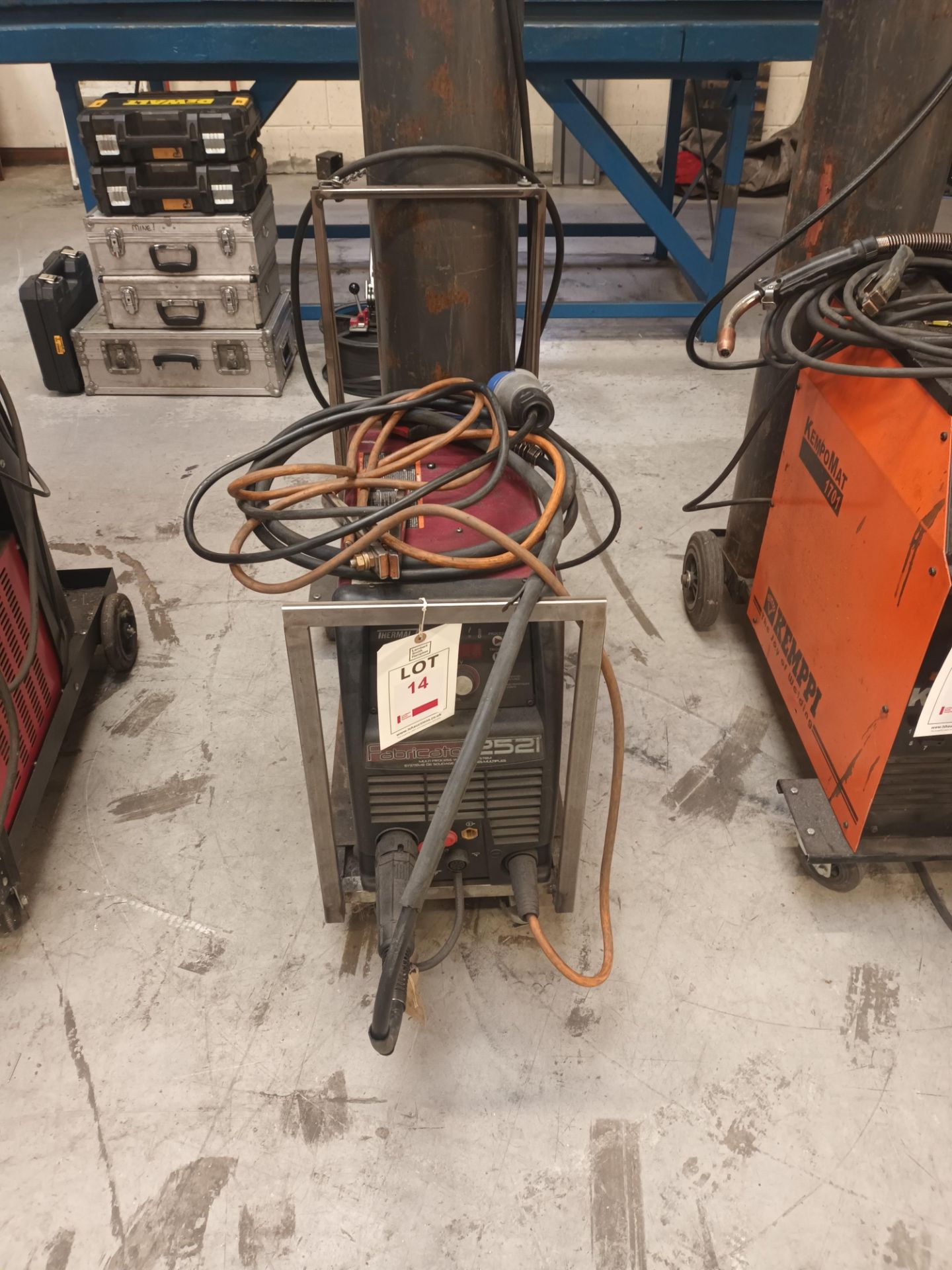 Fabricator 252i Thermal Arc mig welder (excluding gas bottle)