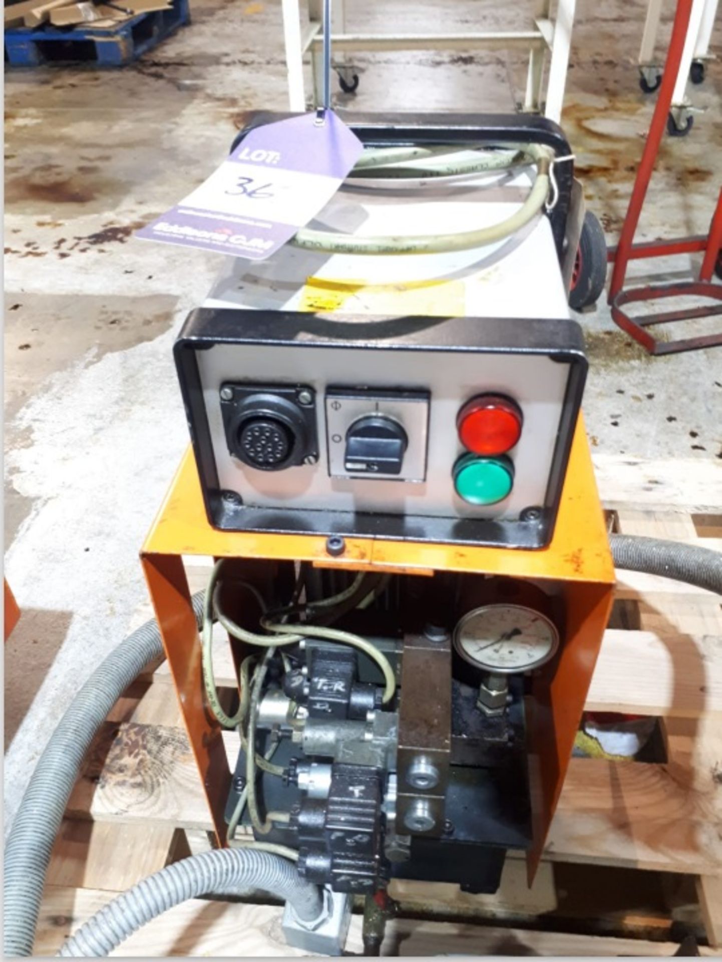 AMF Hydraulic power pack unit, with 2 x manual control boxes