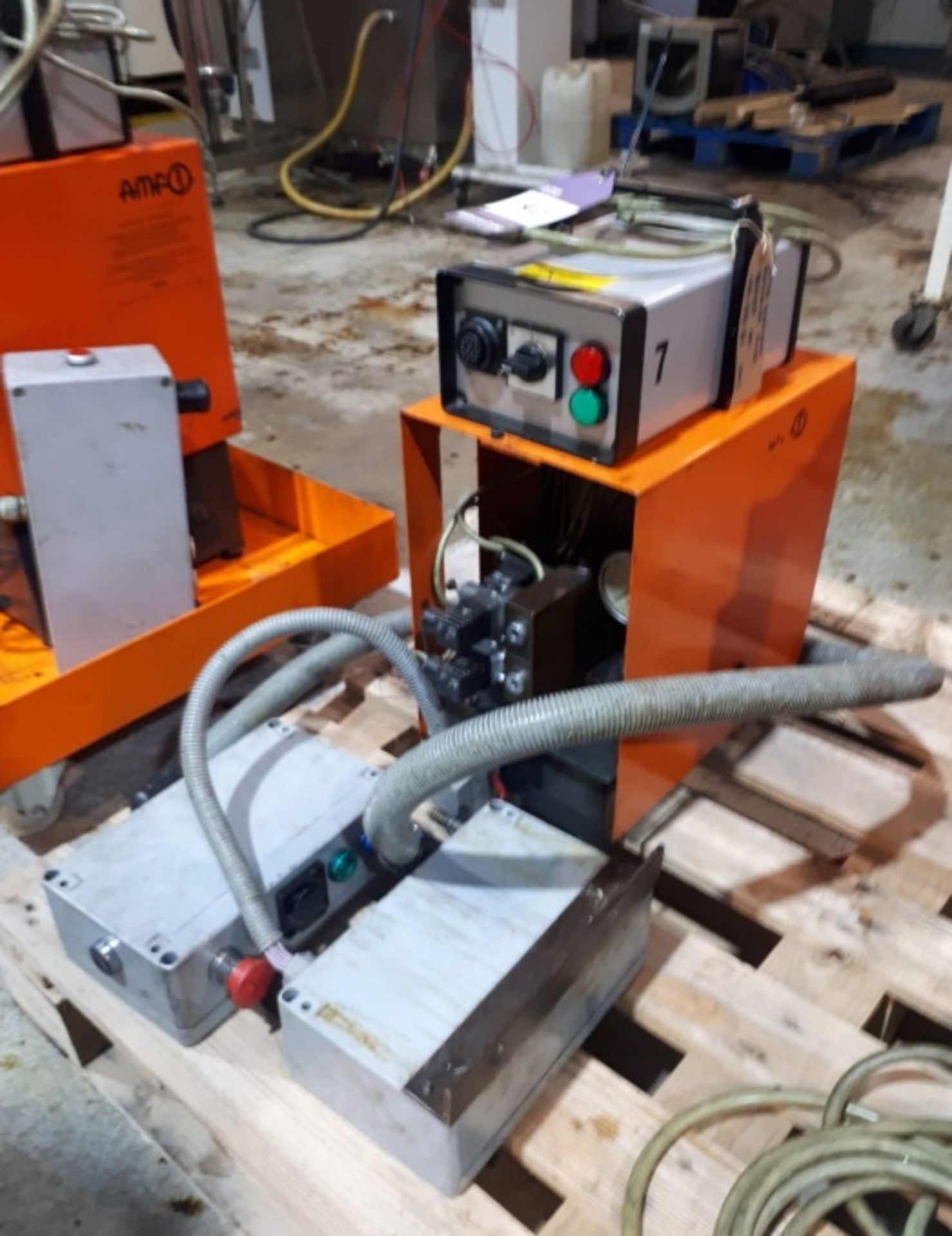 AMF Hydraulic power pack unit, with 2 x manual control boxes - Image 3 of 4