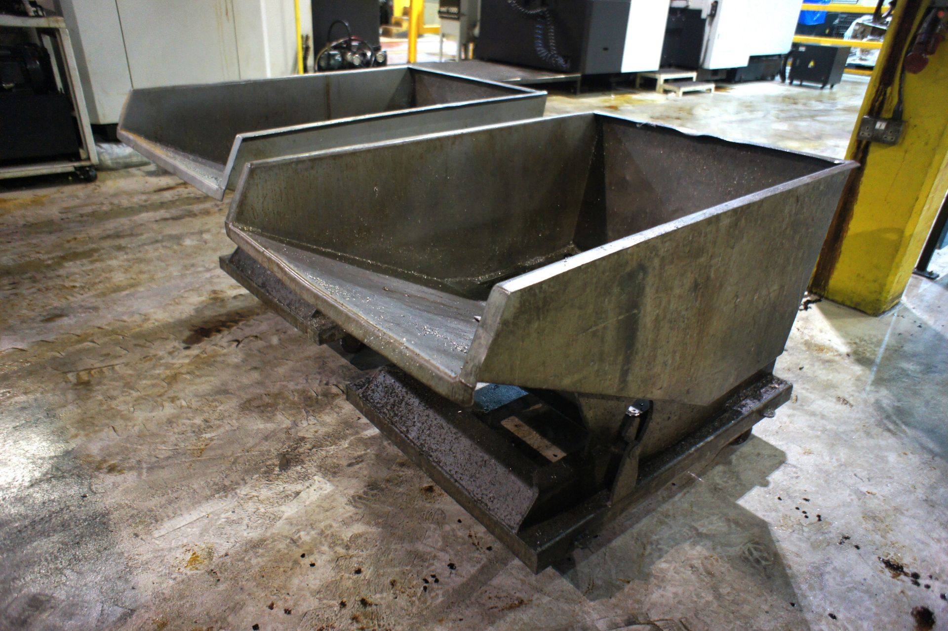 Pair of Tipping Skips - Image 3 of 3