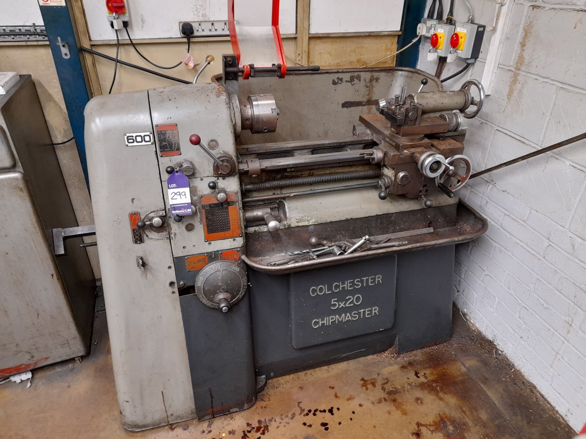 Colchester 5x20 chipmaster lathe, with Pinder Versatool cabinet and contents, to include various lat