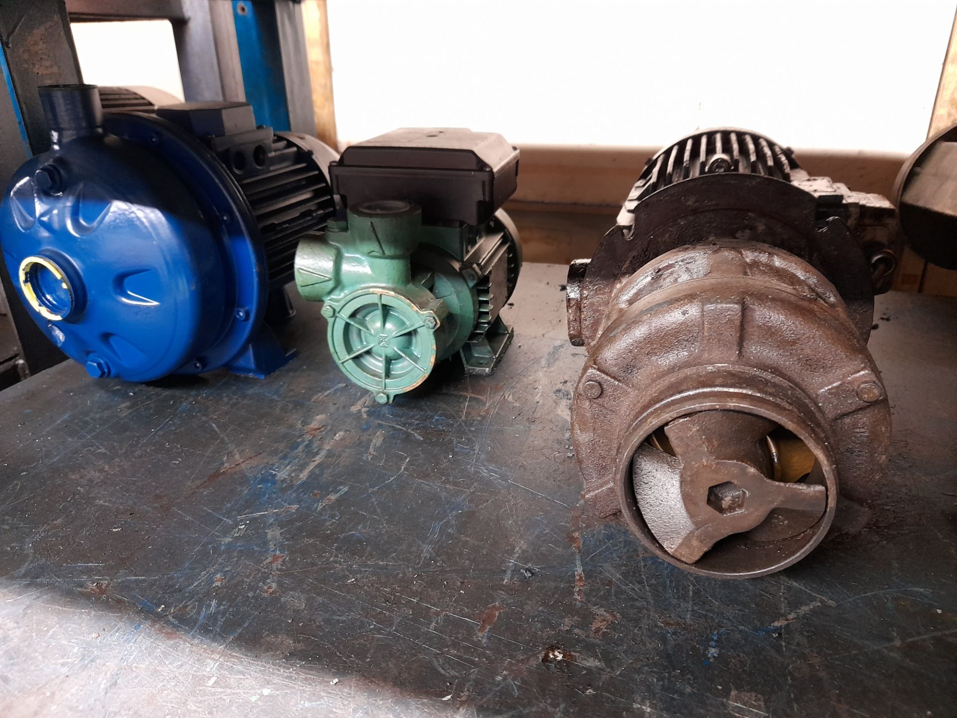 6 x Various coolant pumps, to shelf - Image 2 of 4