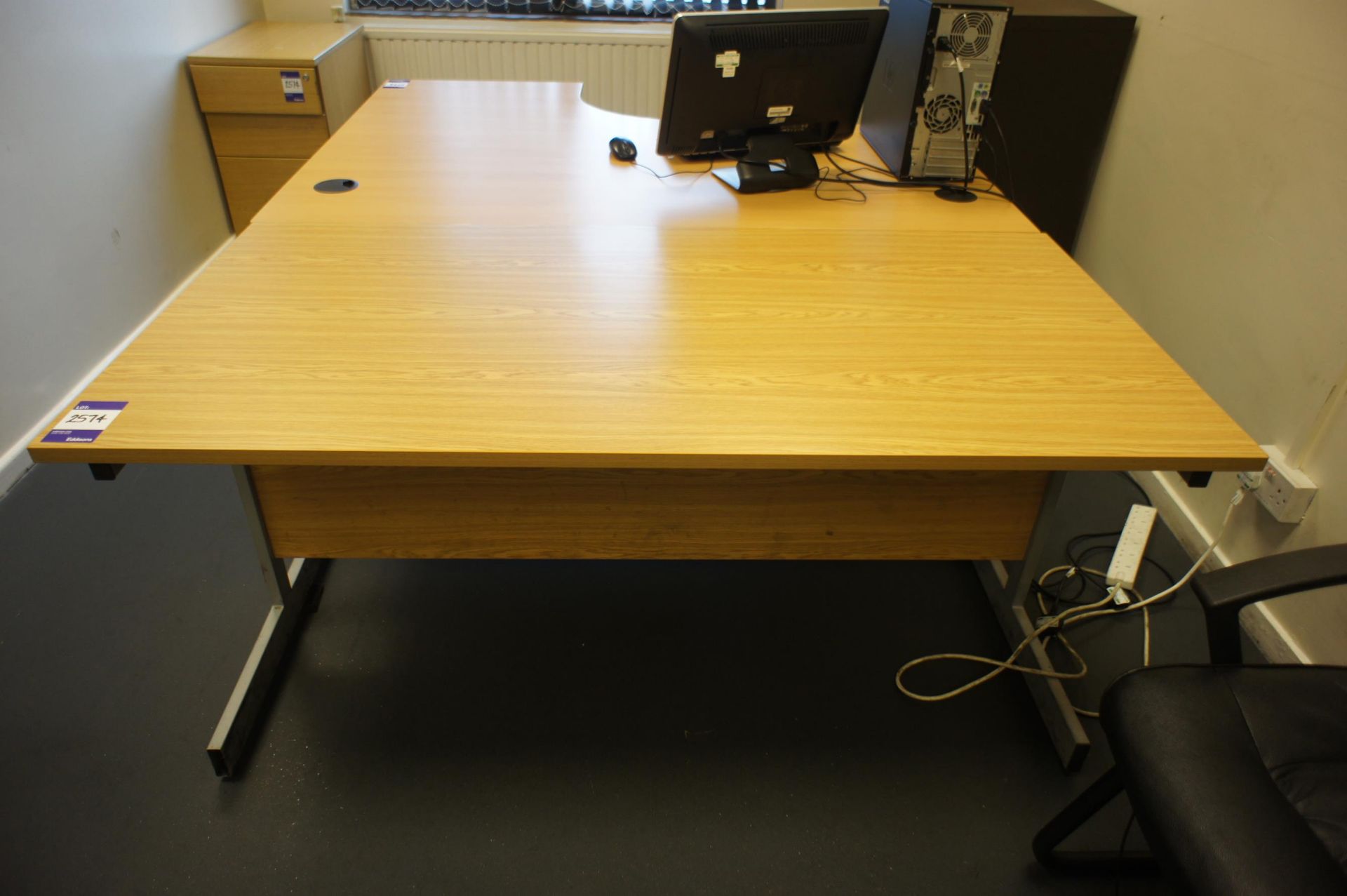 2 x Various Office Desks 1600 x 1200/ 1600 x 800 with 3 Drawer High Pedestal - Image 3 of 5