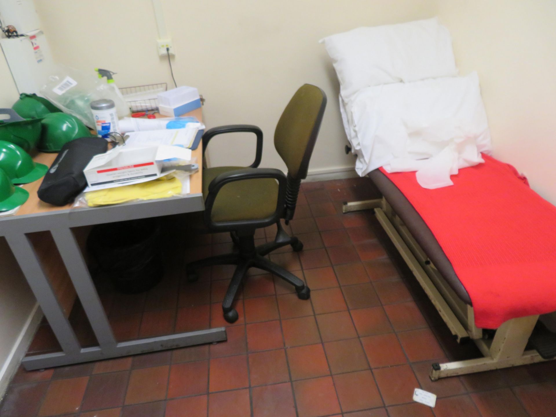 Loose and Removable Contents to First Aid Room I - Image 2 of 2