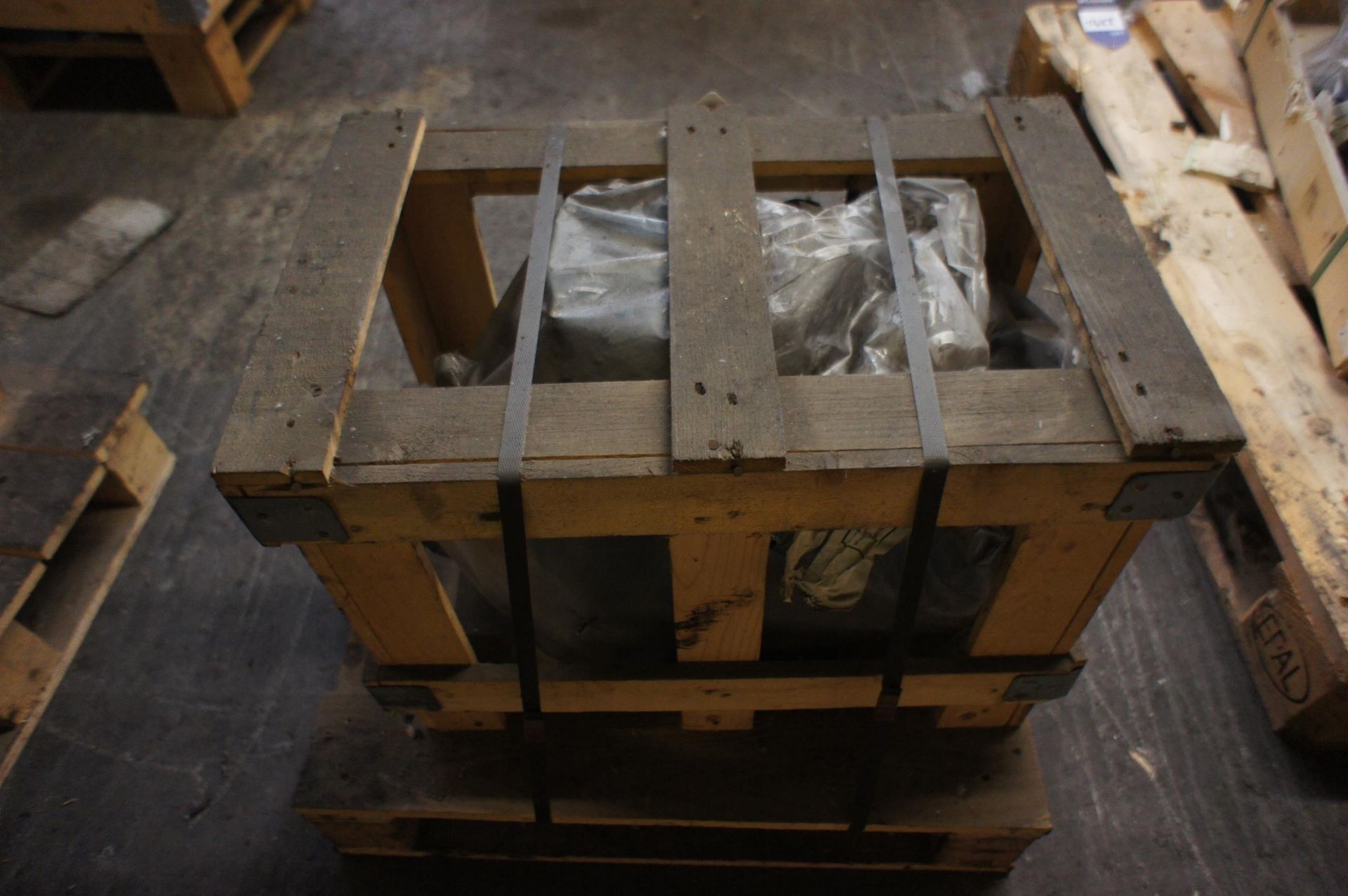 7.5KW Electric Motor 6P B35 to crate - Image 2 of 3
