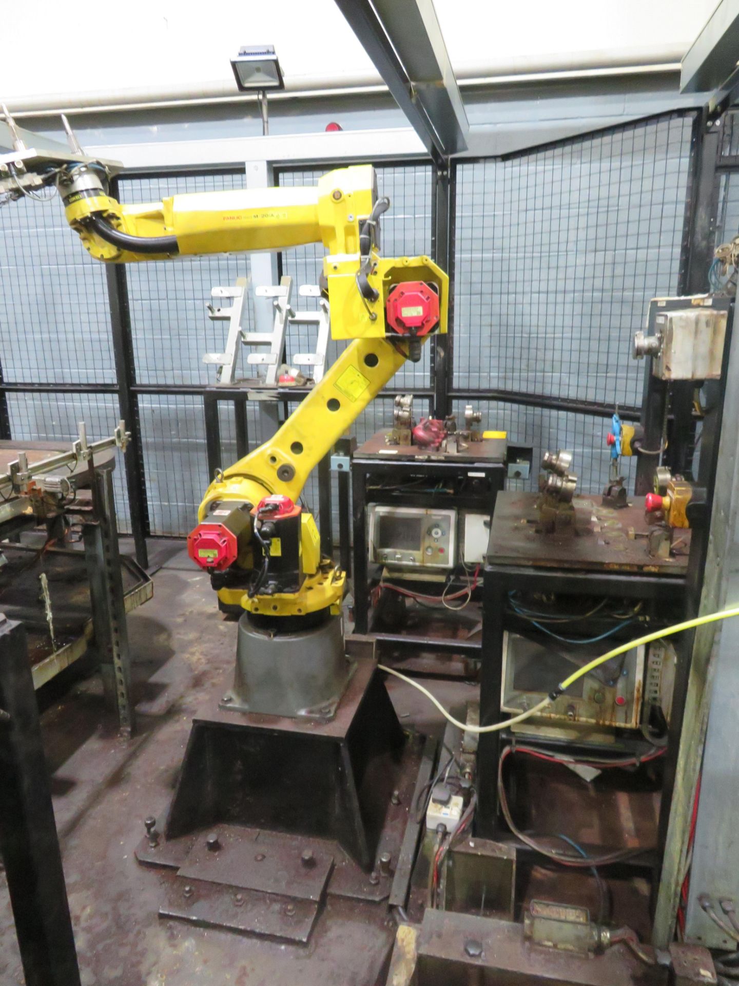 Fanuc Robot Cell (2 x Robots) - Image 4 of 12