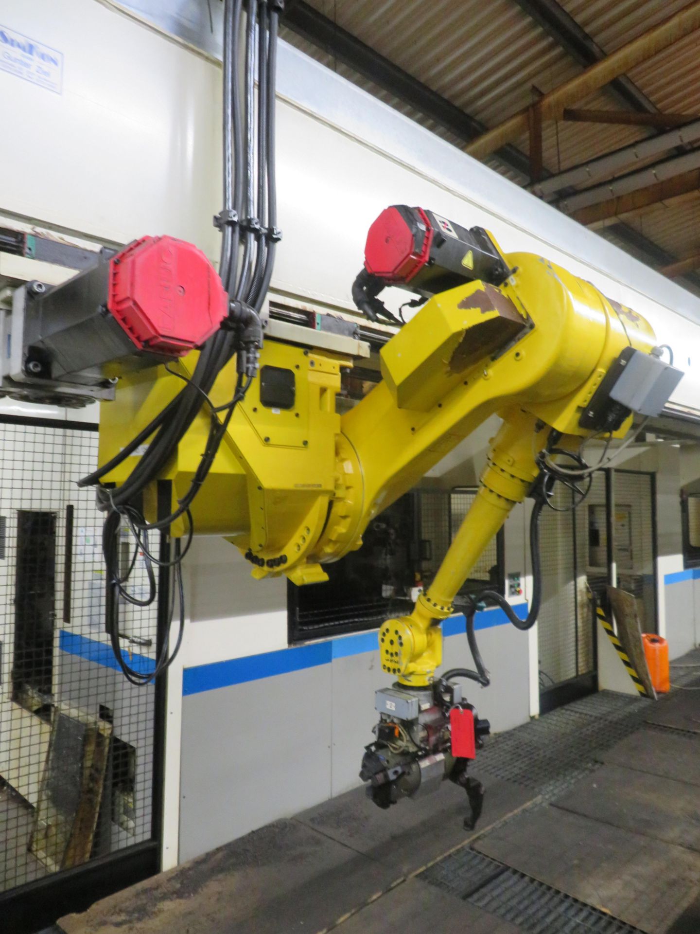 Fanuc Robot Cell (2 x Robots) - Image 7 of 10