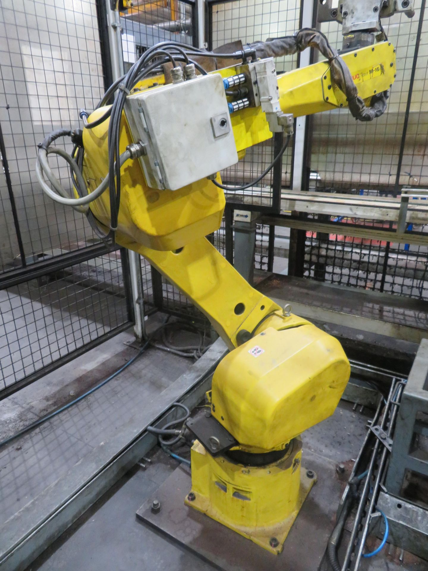 Fanuc Robot Cell - Image 2 of 5