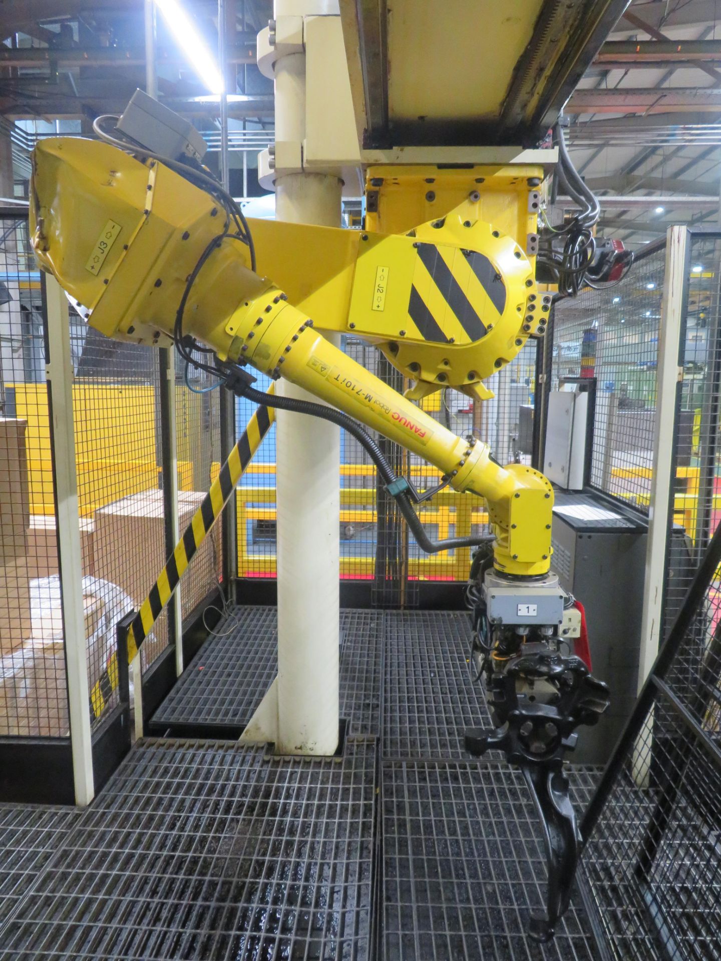 Fanuc Robot Cell (2 x Robots) - Image 4 of 10