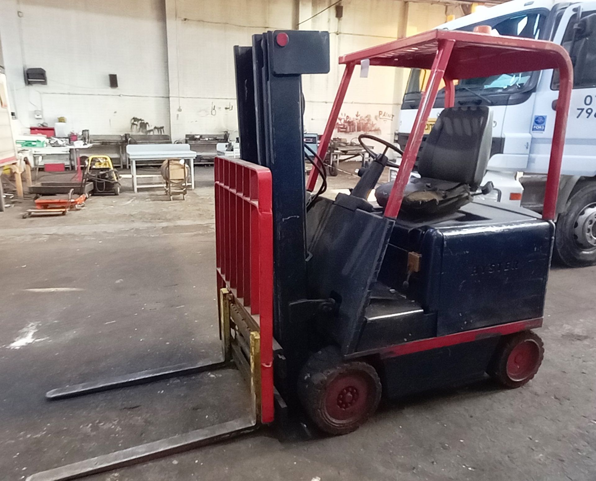 Hyster Electric Forklift E20B with charger, serial - Image 2 of 9