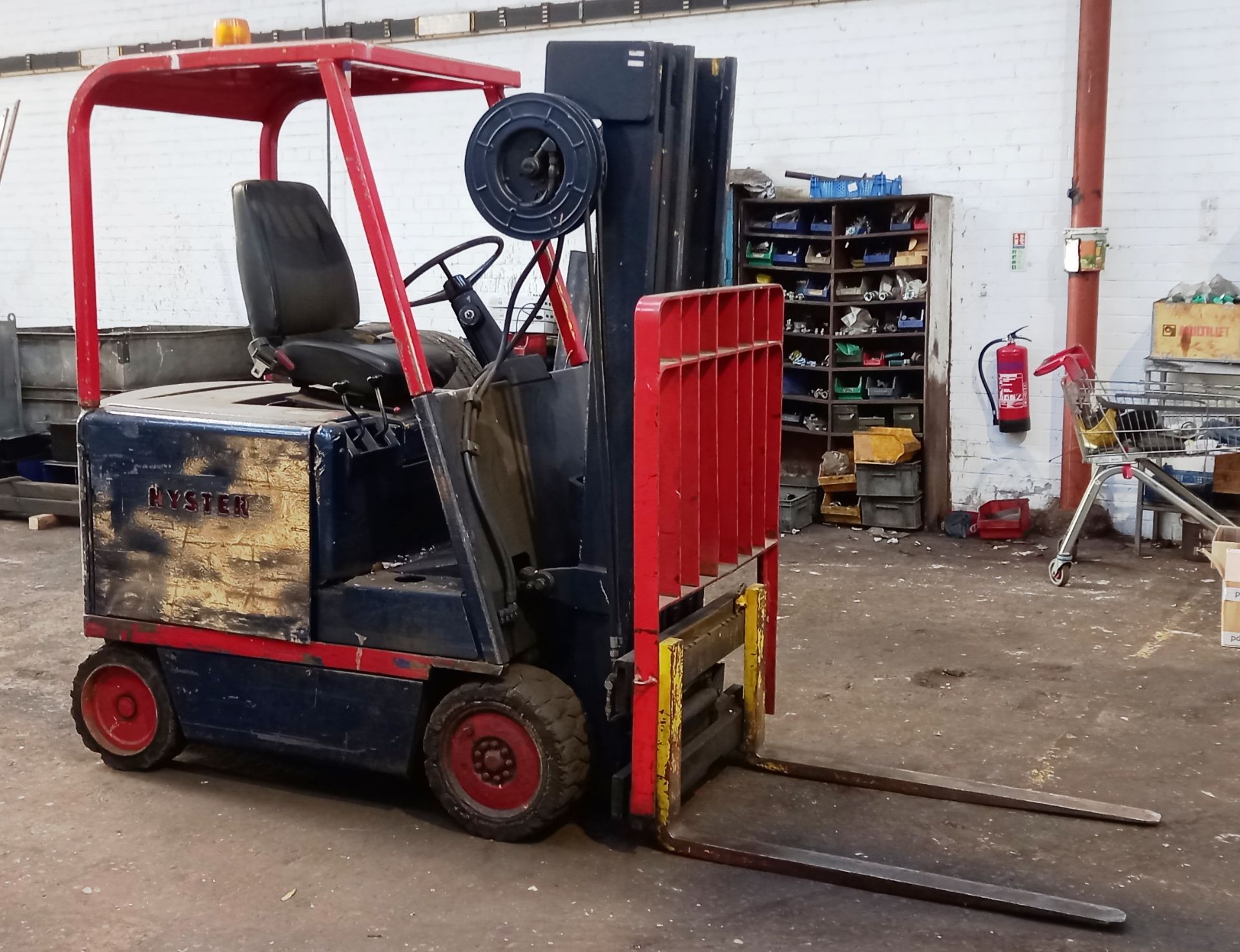 Hyster Electric Forklift E20B with charger, serial