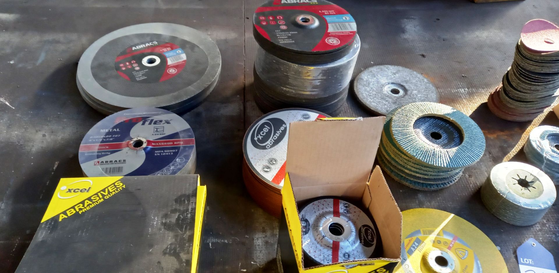 Large quantity of various Grinding Disks to includ - Image 2 of 3