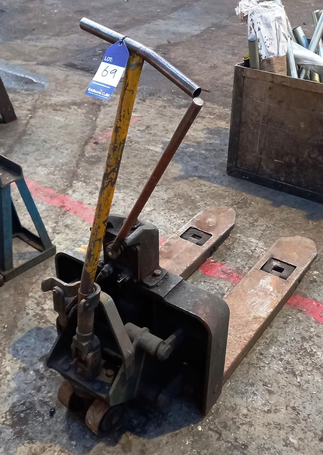 Manual Pallet Truck (DELAYED COLLECTION)