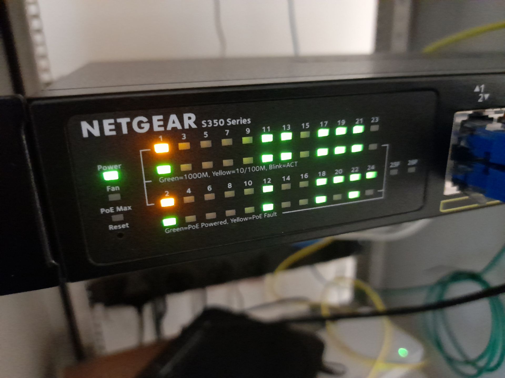 Comms Cabinet containing; Netgear S350 Series GS32 - Image 5 of 7