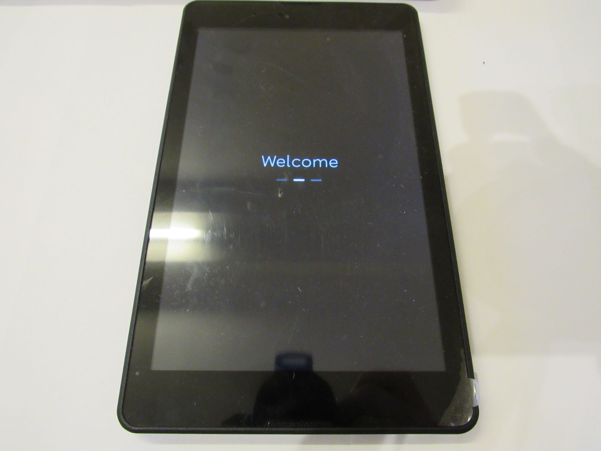 HLLO, SMB-H8009 Android 7.0 Tablet, 12GB Storage, Mico USB Port, No charger (Located Eddisons, Leeds - Image 5 of 13