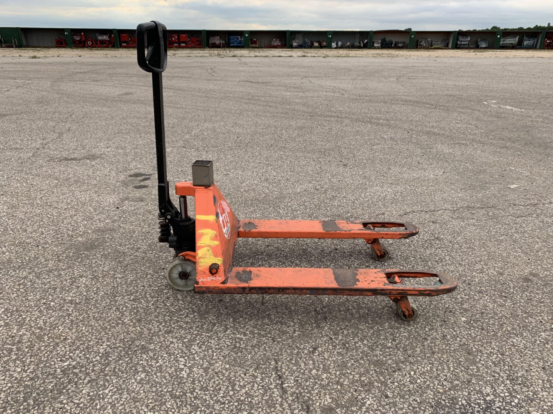 BT/Toyota 2500Kg Pallet Truck - Image 2 of 5