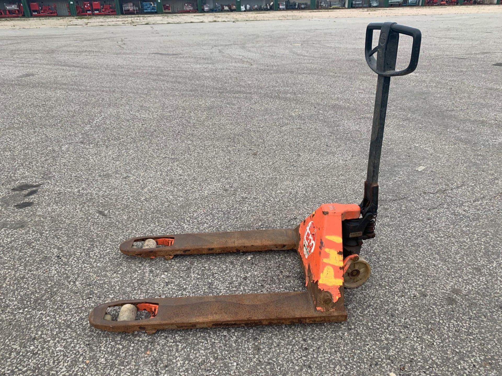 BT/Toyota 2500Kg Pallet Truck - Image 2 of 4