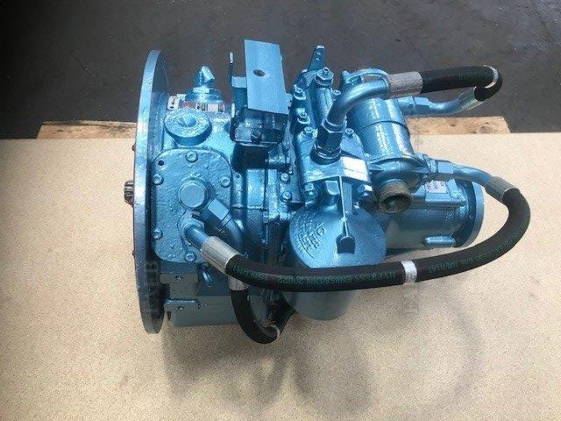 Self Change MR350LD-2 ratio 2:1 Marine gearbox reconditioned - Image 2 of 5