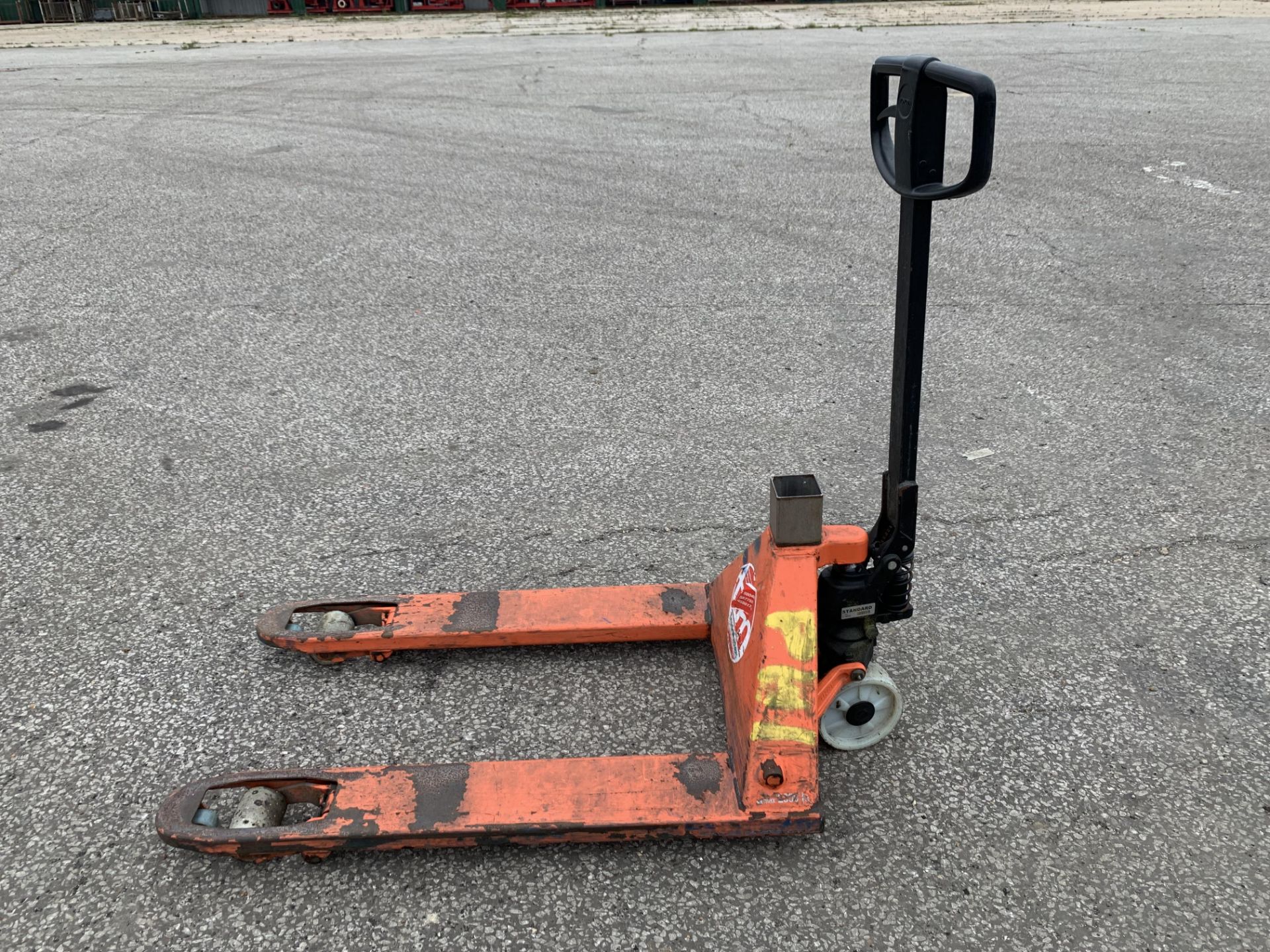 BT/Toyota 2500Kg Pallet Truck - Image 4 of 5