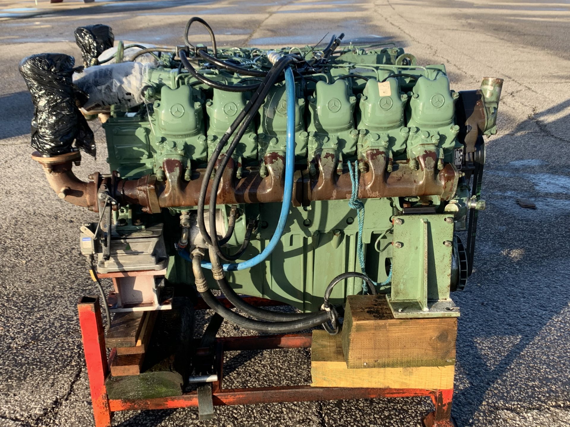 Mercedes OM424 383hp Diesel Engine Low hours - Image 2 of 5