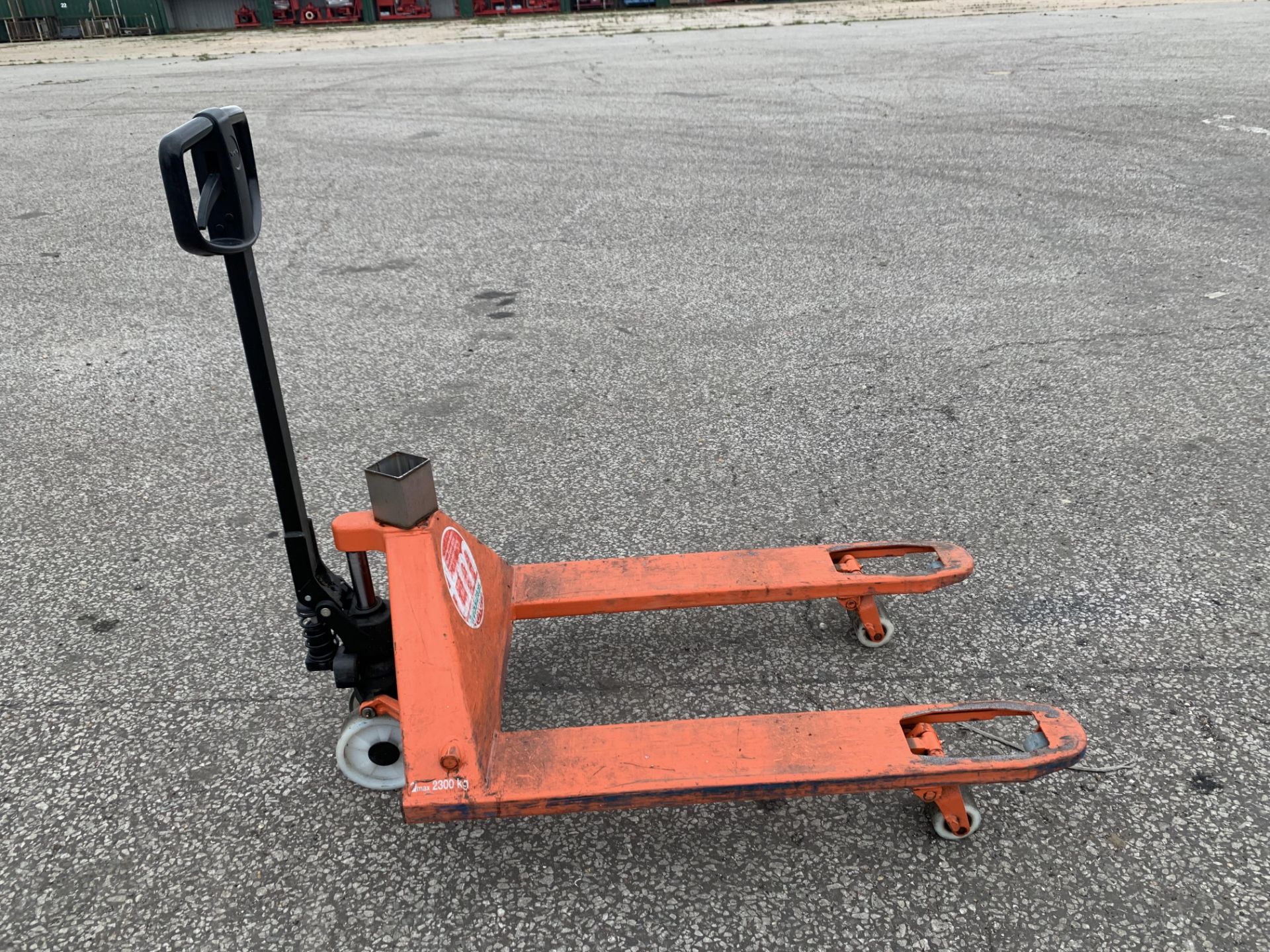 BT/Toyota 2500Kg Pallet Truck - Image 2 of 5