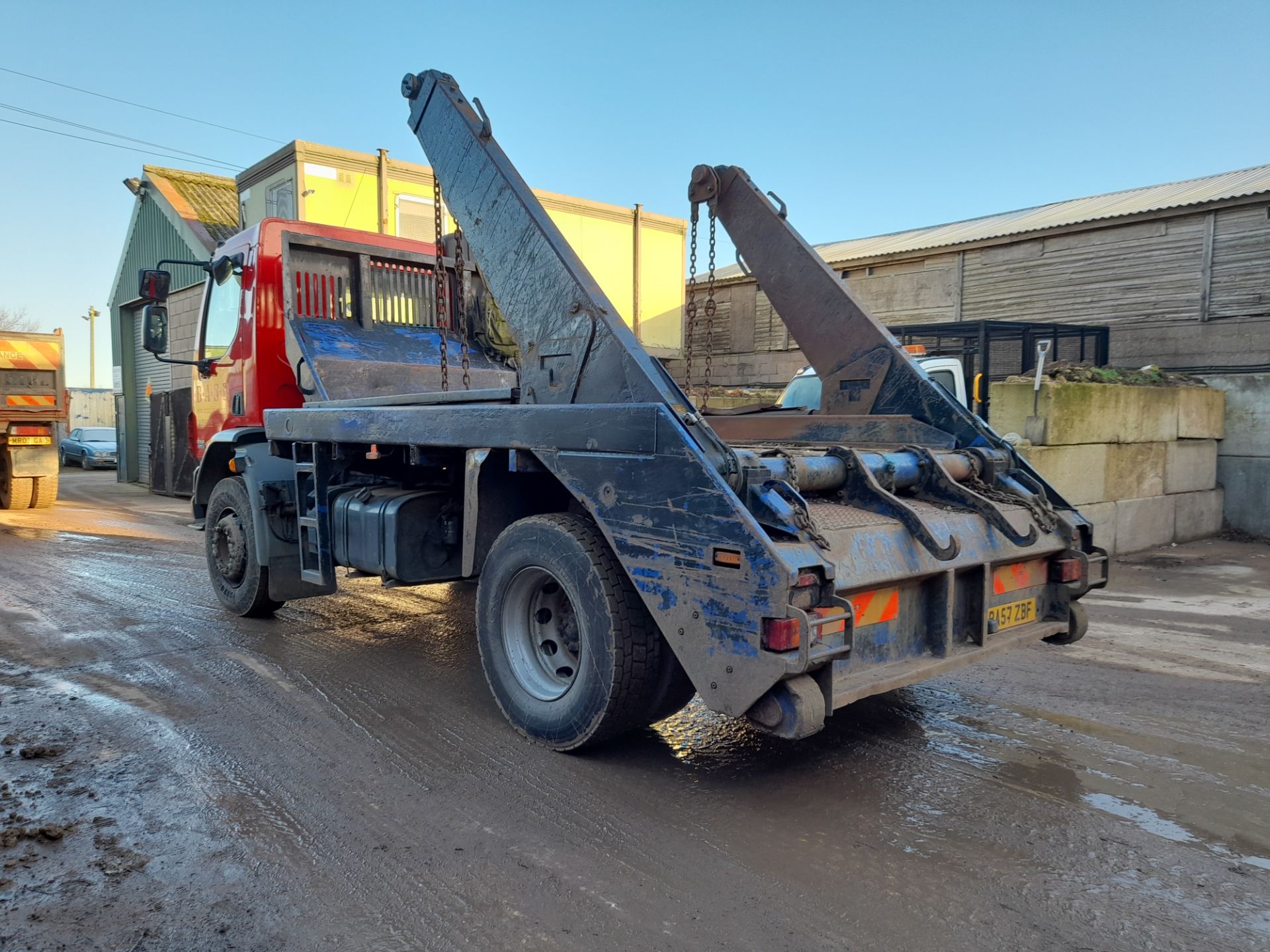 DAF FA LF55.220 18 TIP E 18 tonne Twin Axle Rigid Skiploader, registration RA57 ZBF, first - Image 5 of 16