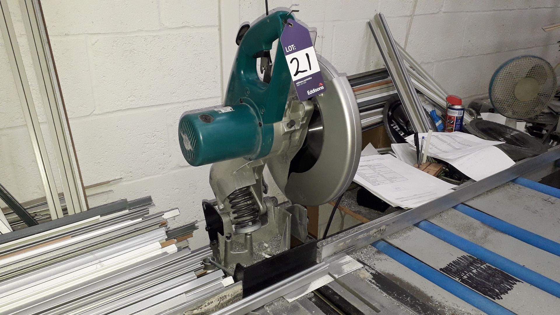 Makita LC1230 305mm Cut Off Saw with 2 x Roller Feed Tables (1 with Measuring Attachment) - Image 3 of 8