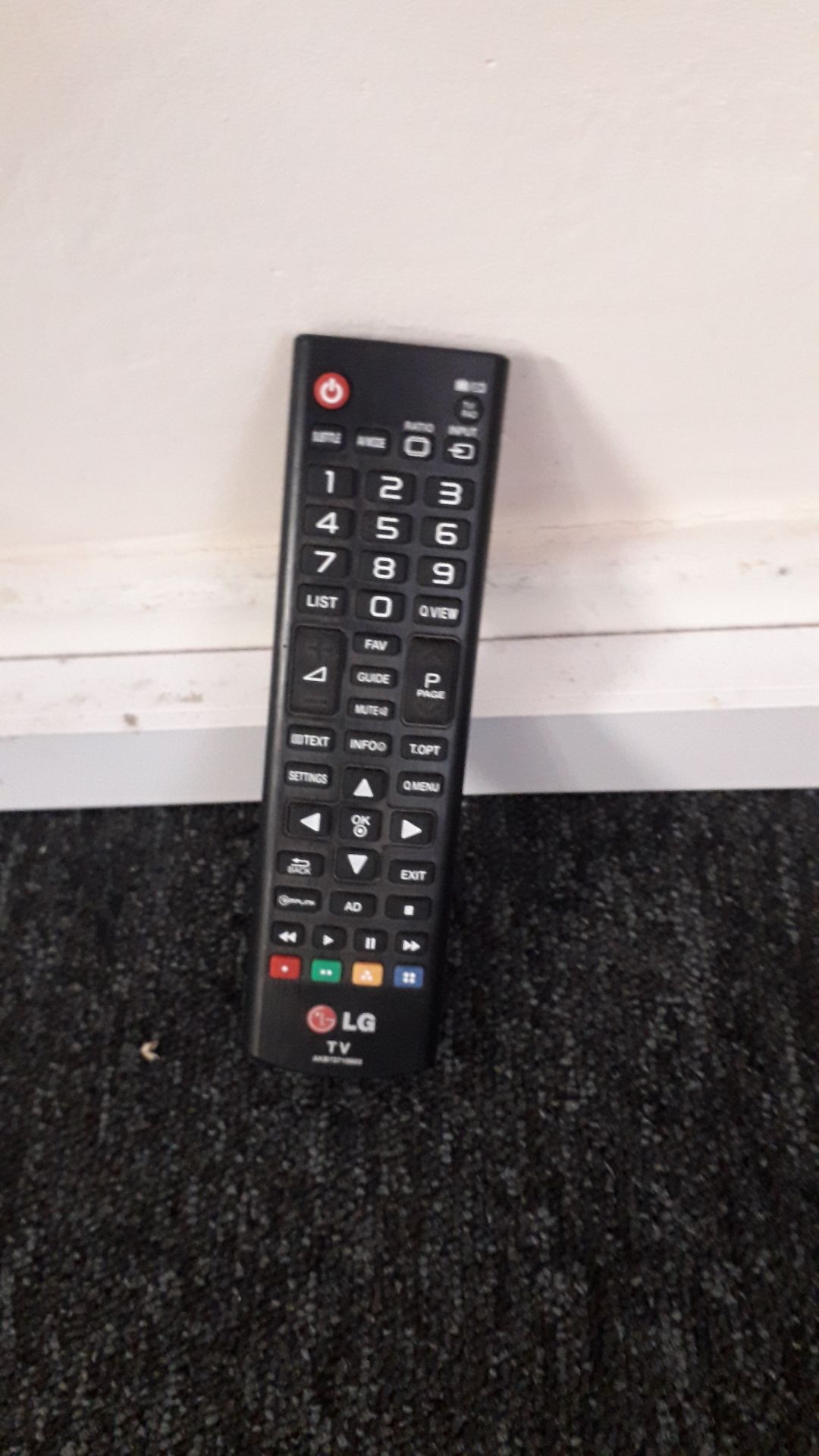 LG 40in Flat Screen TV with Remote - Image 3 of 3