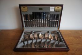 Viners “Guild Silver” 58 Piece Canteen Service in mahogany presentation case