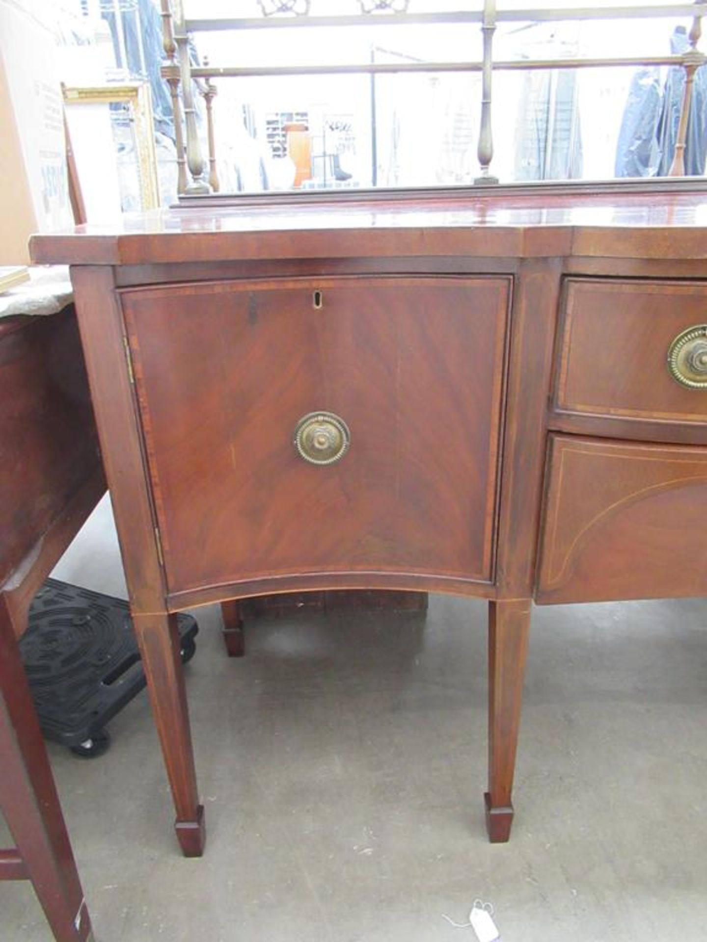 A George III Mahogany Sideboard with Serpentine top - Image 3 of 11