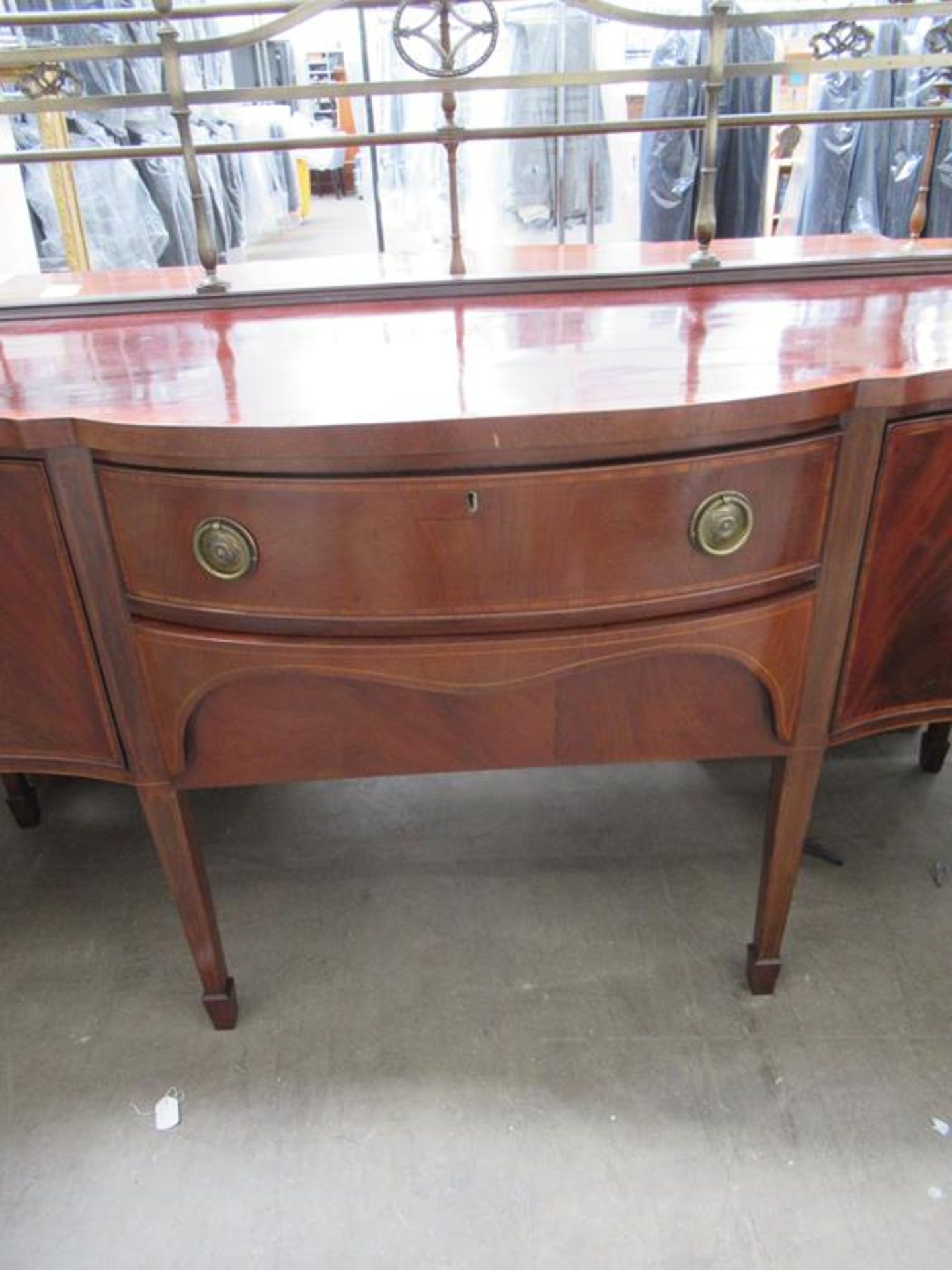 A George III Mahogany Sideboard with Serpentine top - Image 4 of 11