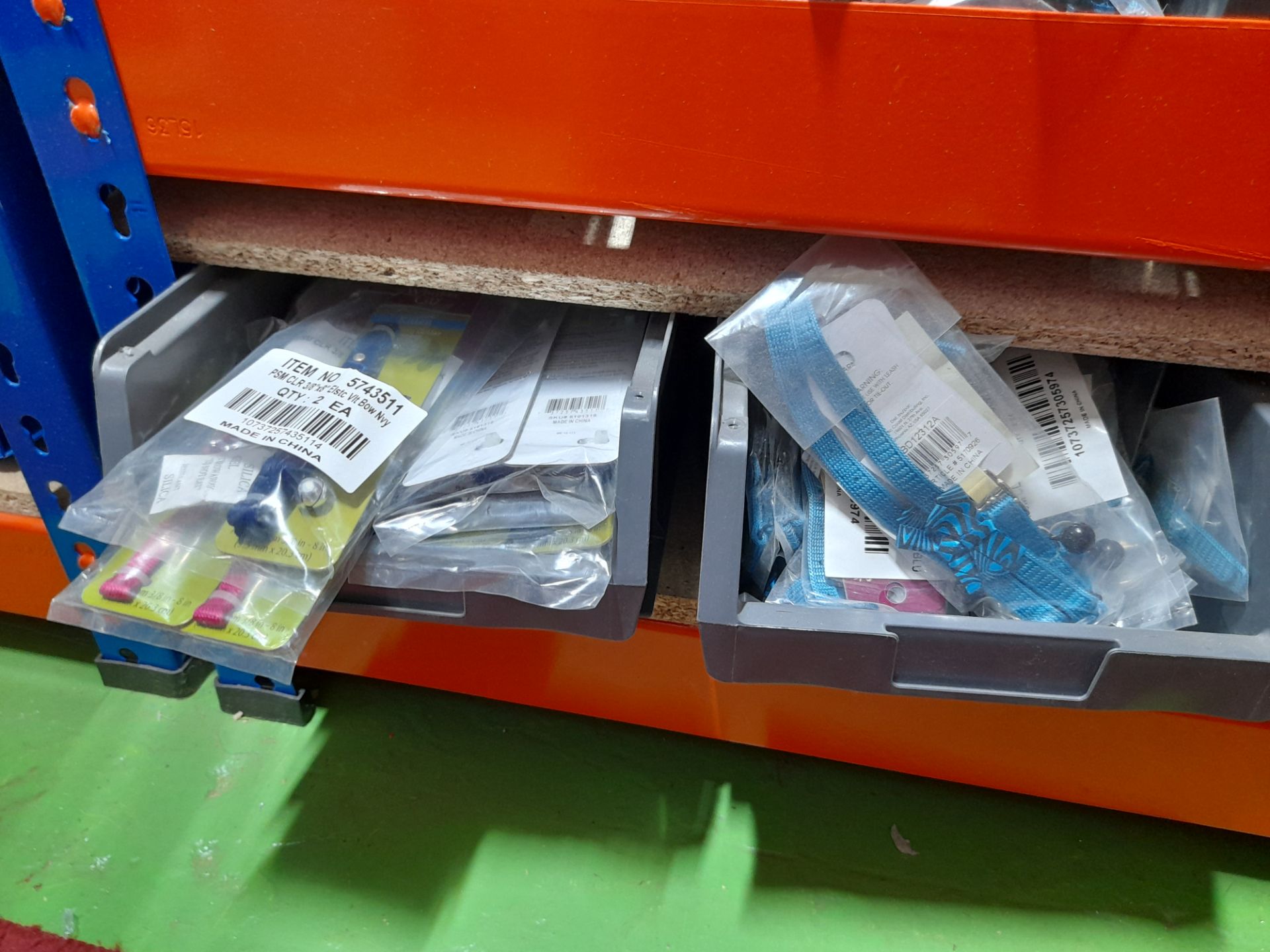 Contents to 2 shelves of cat collars (8 plastic cr - Image 4 of 5