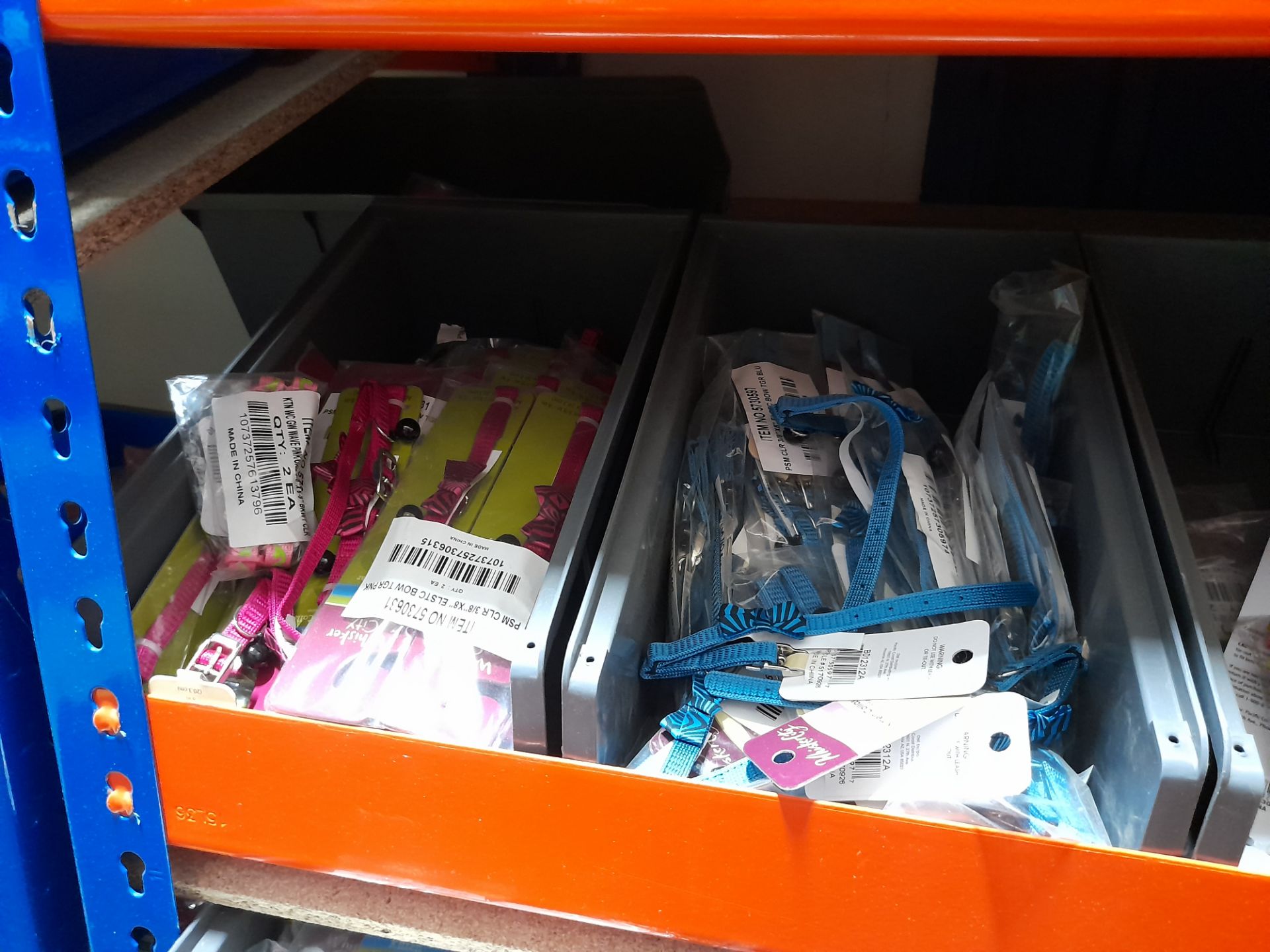 Contents to 2 shelves of cat collars (8 plastic cr - Image 3 of 5