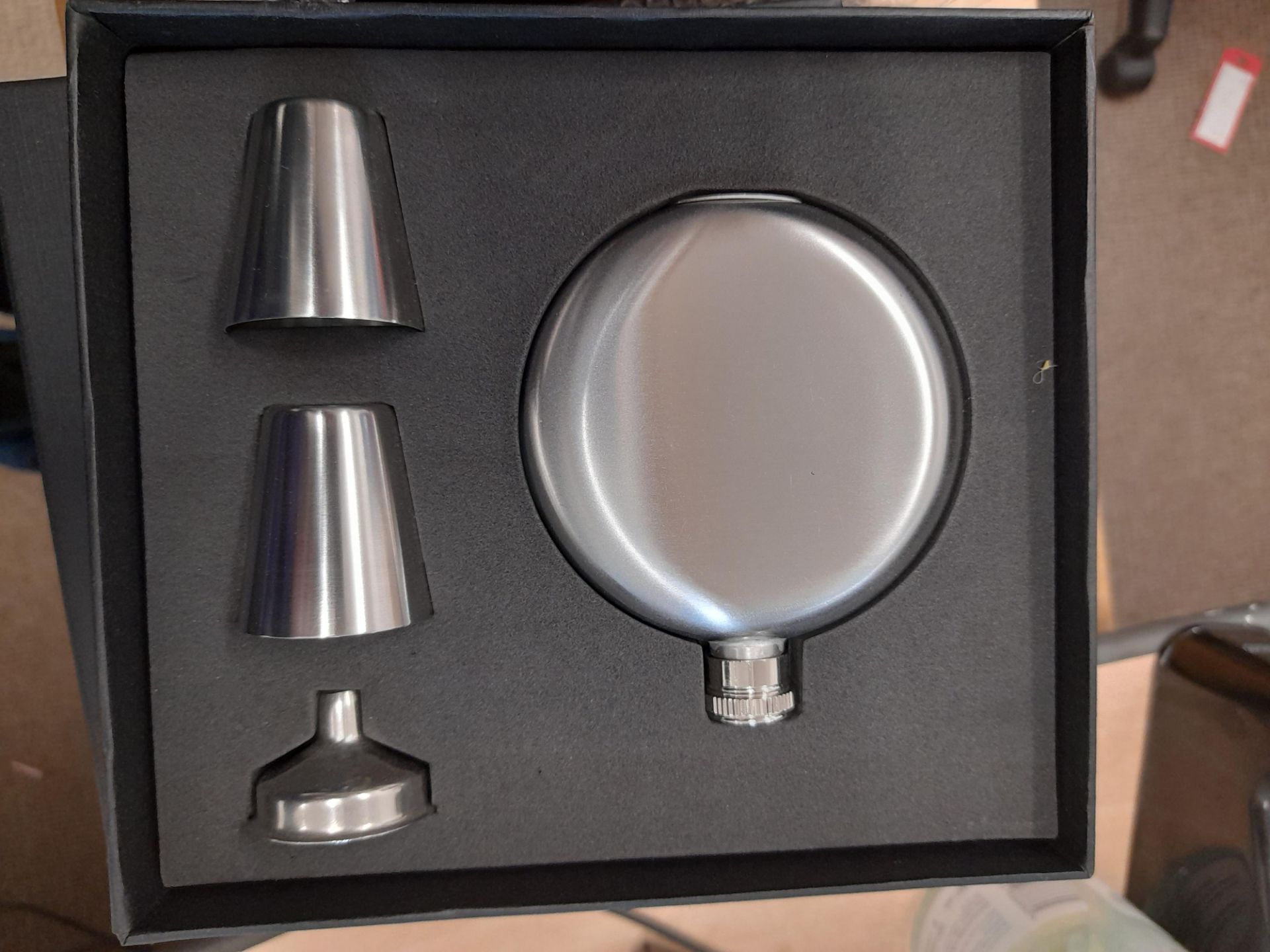 Approx. 12 hip flasks in presentation boxes - Image 2 of 2