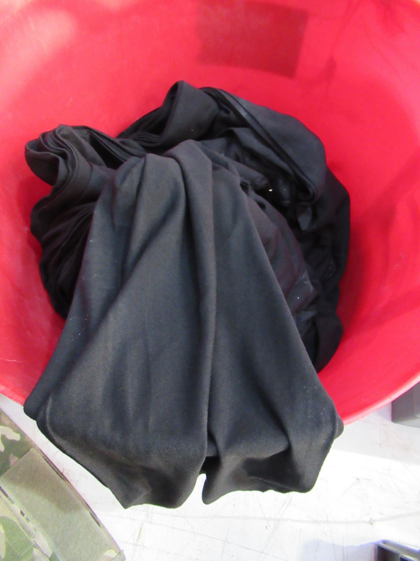 Basket holding qty of unbranded snoods - Image 2 of 2