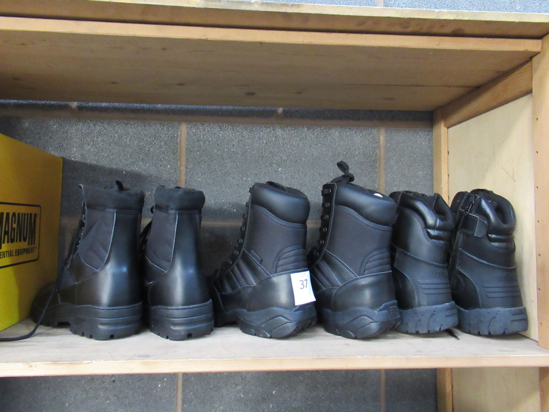 3x pairs of unboxed boots, size 9UK from Kombat Uk(2) and Magnum