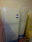Large quantity of plastic containers, to pallet