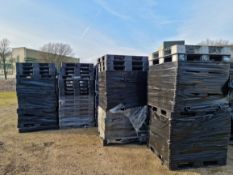 16 x Black open deck plastic pallets. Please note this lot is located in Hemswell, Lincolnshire, Vie