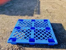 20 x Nestable plastic pallets. Please note this lot is located in Hemswell, Lincolnshire, Viewing is