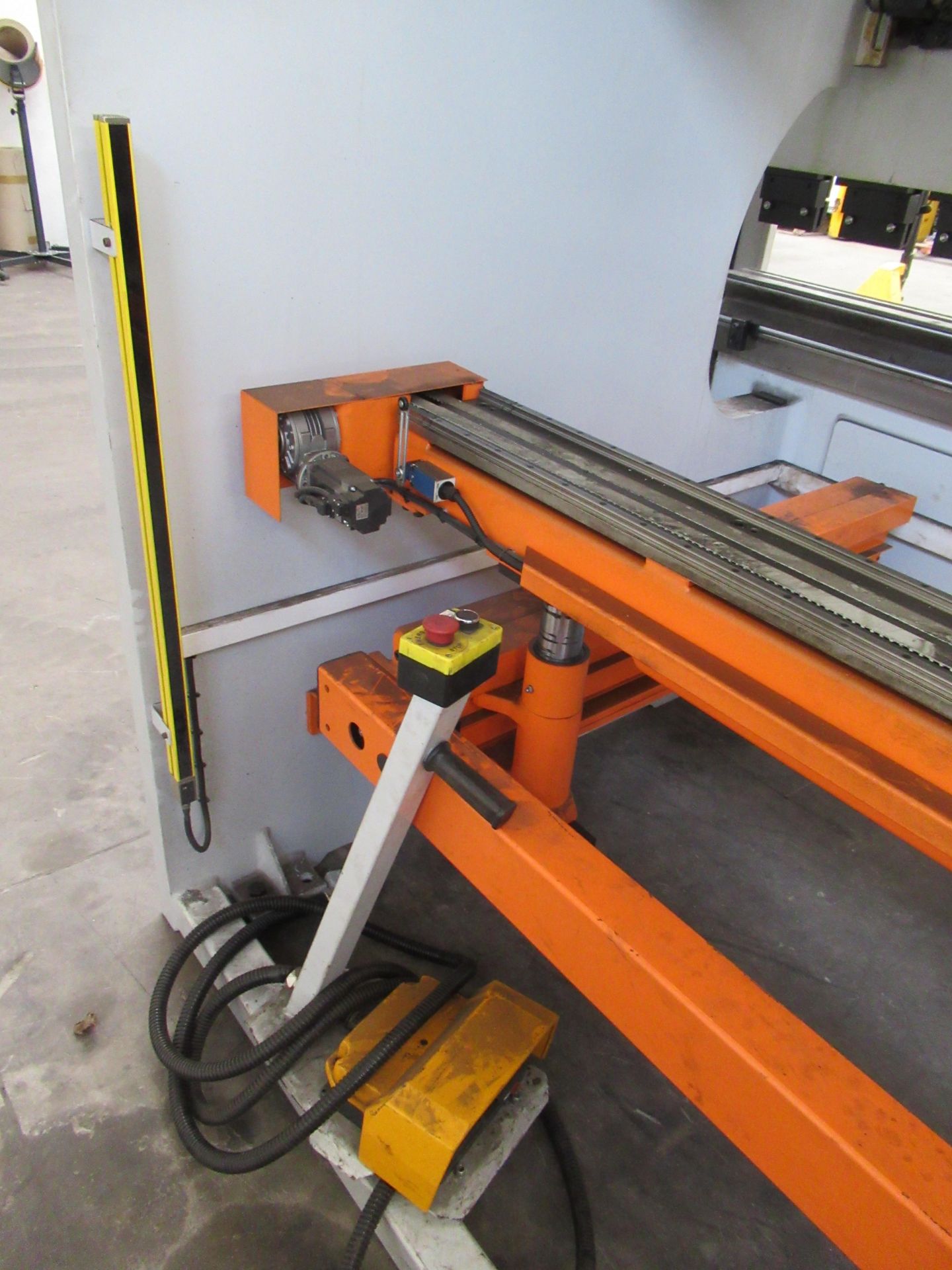 Ermaksan Speed-bend Pro 4100 x 220 CNC Hydraulic Press Brake and a selection of tooling for press br - Image 5 of 16